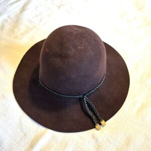 Bobbles & Lace Women's One Size brown 100% wool hat, ribbon adjustment NWT